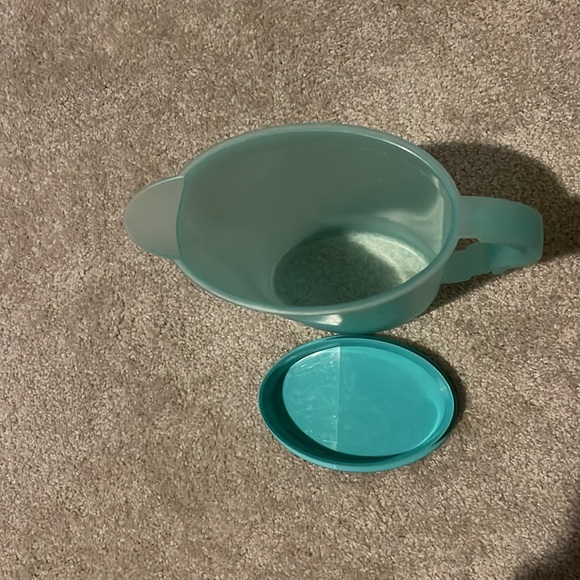 Tupperware 2 quart pitcher - Picture 3 of 4